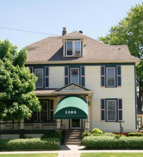 Гостиница Ye Olde Walkerville Bed & Breakfast  Виндзор